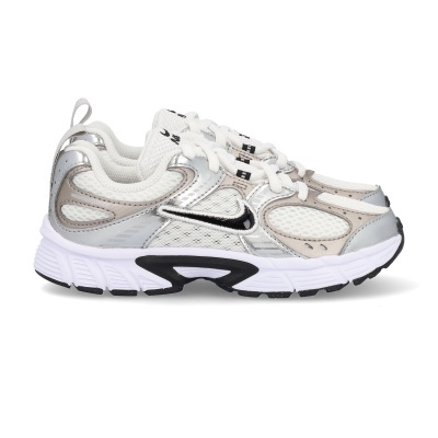 Sapatilhas desportivas Nike em branco, cinza e prateado com sola branca e preta