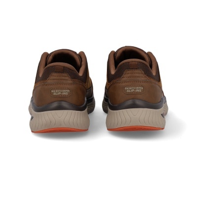 Ténis Skechers Slip-Ins castanhos vistos de trás