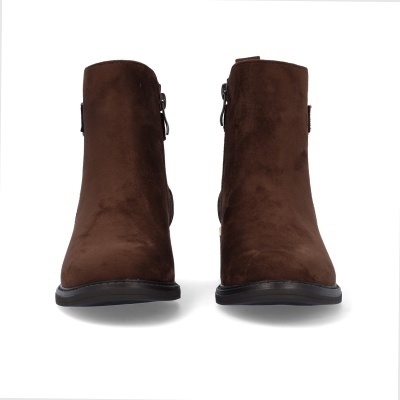 Botins castanhos de camurça com sola preta