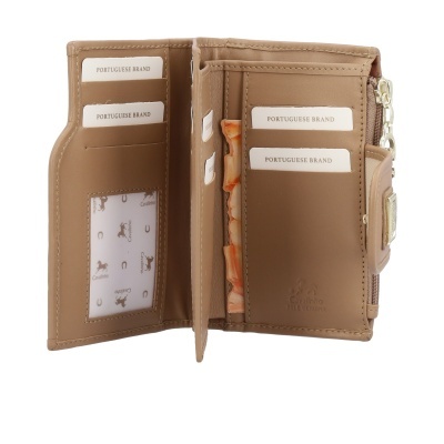 Carteira castanha de couro genuíno Cavalinho aberta mostrando compartimentos para cartões e bolso com fecho