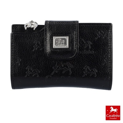 Carteira preta em pele com detalhes metálicos e padrão de cavalos