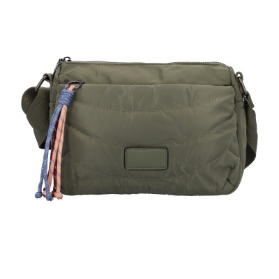 Mala de ombro verde oliva acolchoada com três fitas coloridas penduradas no fecho