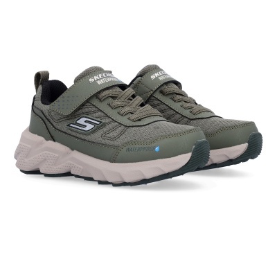 Ténis verdes Skechers com sola branca e fecho de velcro