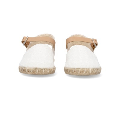 Par de sabrinas brancas com tira castanha de fivela e solado de corda