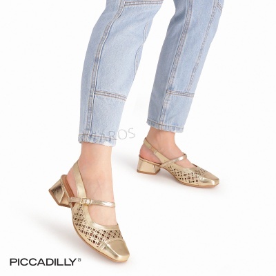 Sapatos dourados com recortes quadrados e salto baixo