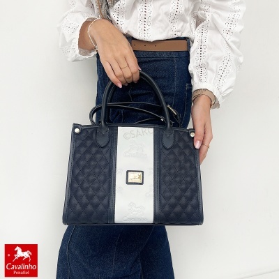 Mala de mão Cavalinho preta com faixa branca e padrão acolchoado