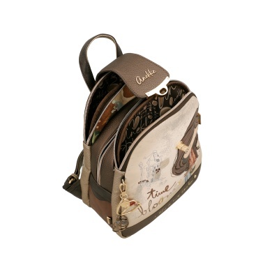 mochila pequena castanha e bege com estampa e fecho dourado