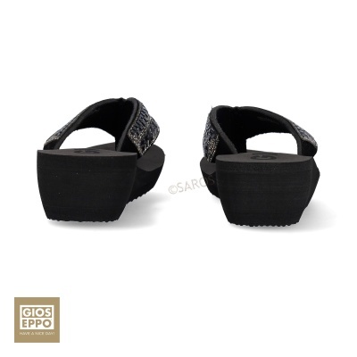 Sandálias pretas com salto bloco e tiras com lantejoulas