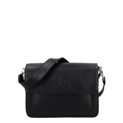 Mala tiracolo preta em pele com relevo de cavalo e alça larga com inscrição Cavalinho