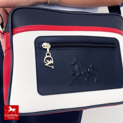 Mala Cavalinho Penafiel azul, vermelho e branco com relevo de cavalo