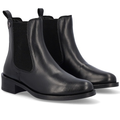 Botas de cano curto em pele preta com laterais em tecido elástico negro