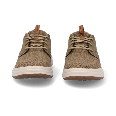 Sapatilhas desportivas castanhas com sola branca e etiqueta SKECHERS laranja