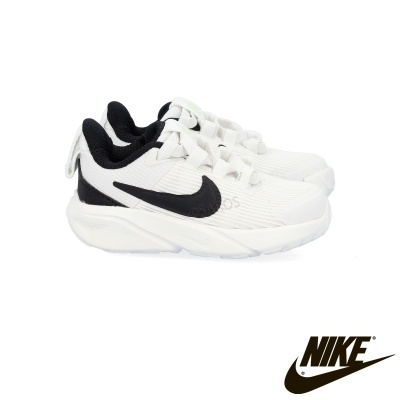 Ténis desportivos Nike brancos com detalhes a preto