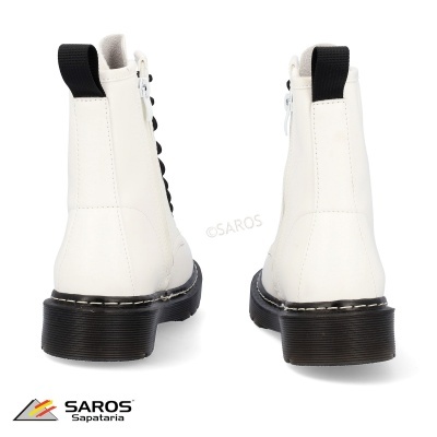 Botas brancas de pele com sola preta e atacadores pretos