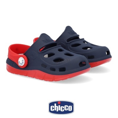Sandálias tipo clogs azuis escuras e vermelhas para criança da Chicco