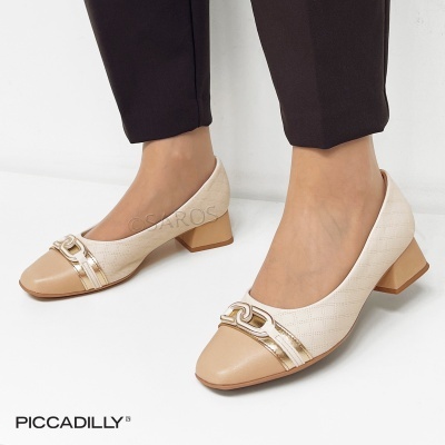 Sapatos de senhora bege com detalhes dourados e salto quadrado