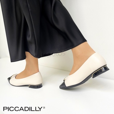 Sapatilhas femininas branco com biqueira e salto pretos detalhe dourado