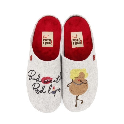 Chinelos de interior cinza com interior vermelho e desenhos variados