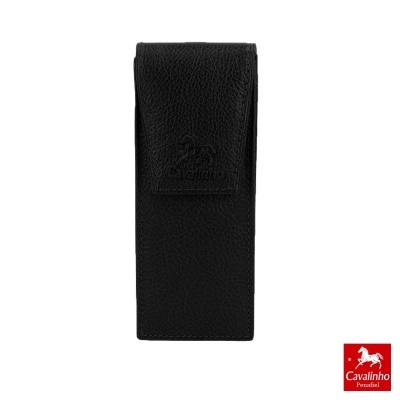 estojo preto texturizado Cavalinho em fundo branco