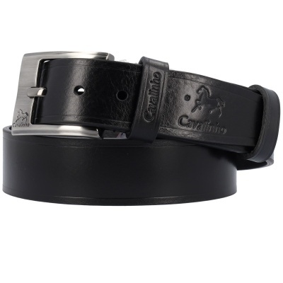Cinto preto em couro com fivela metálica e marca Cavalinho