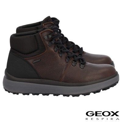 Botas masculinas Geox castanhas com sola cinzenta e atacadores pretos