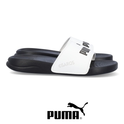 Chinelos Puma pretos com tira branca e logo Puma preto