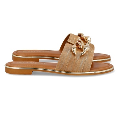 Chinelos planos femininos bege com corrente dourada e sola castanha