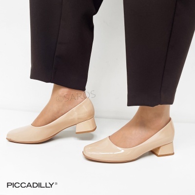 Sapatos femininos bege verniz com salto médio quadrado