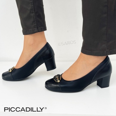 Sapatos de senhora em pele preta com salto médio e detalhe metálico dourado