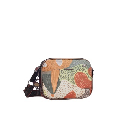 Bolsa tiracolo colorida com padrão abstrato e detalhes metálicos