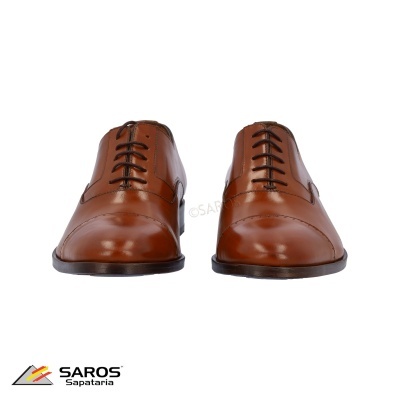 Sapatos masculinos de couro castanho com cordões pretos