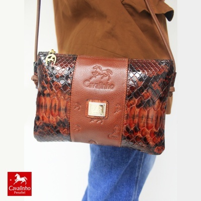 Mala Cavalinho castanha com padrão de pele de cobra e couro gravado