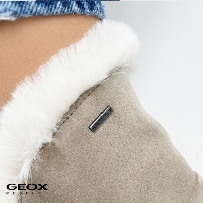 bota de mulher Geox camurça bege forro pelo branco