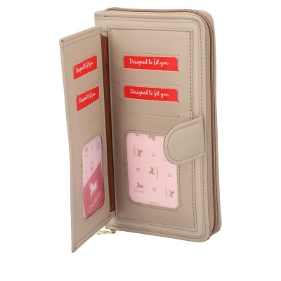 Carteira bege com compartimentos para cartões e etiquetas vermelhas