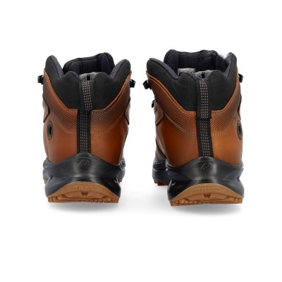 Par de botas de caminhada castanhas com detalhes pretos e sola castanha vistas por trás