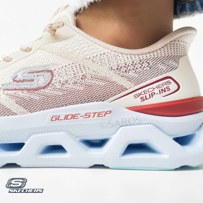 Ténis Skechers branco e vermelho de malha com sola branca