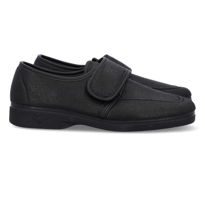 Sapatos pretos com fecho de velcro largo em fundo branco