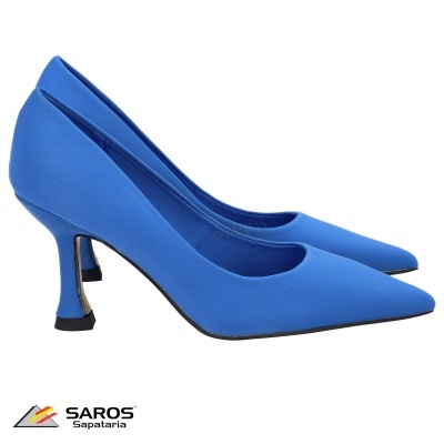 Sapatos de salto azul com bico fino