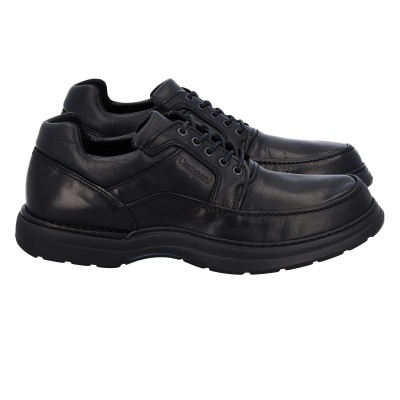 Sapatos masculinos pretos em couro com atacadores