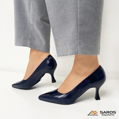 Sapatos de salto alto em pele verniz azul escuro