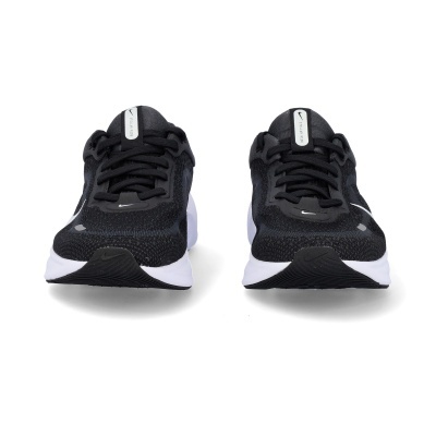 Sapatilhas Nike pretas e brancas modelo STELLA RIDE vistas de frente