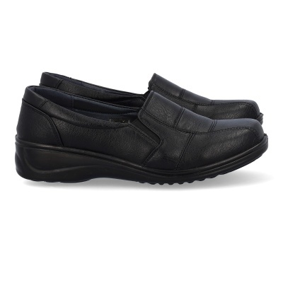 Sapatos pretos em pele tipo mocassim com sola preta