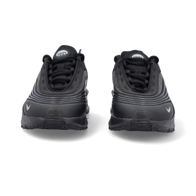 Ténis desportivos pretos Nike Air Max vistos de frente