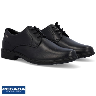 Sapatos masculinos pretos de pele com atacadores da marca PEGADA