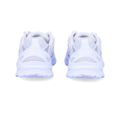 Par de sapatilhas desportivas brancas vistas por trás