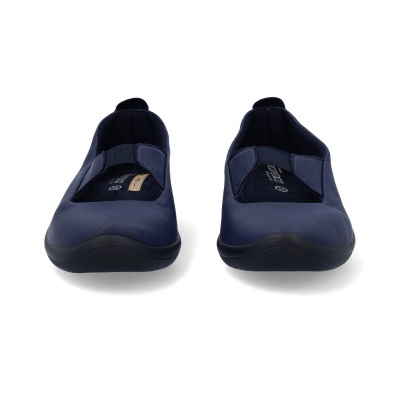 Sapatos azuis casuais com sola preta e abertura elástica