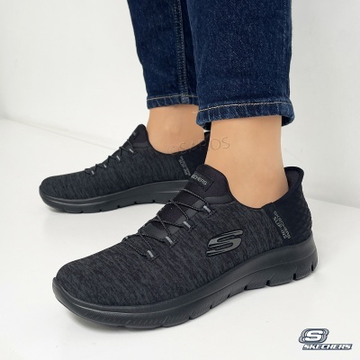 Sapatilhas desportivas pretas Skechers com sola preta e logo cinza