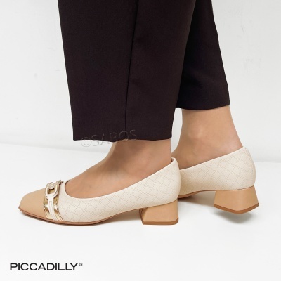 Sapatos de salto baixo bege e creme com detalhe dourado