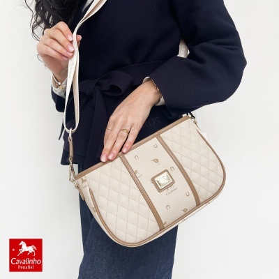 Mala de ombro bege Cavalinho com padrão de cavalos e ferraduras e detalhes bege escuro