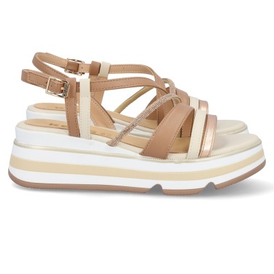 Sandálias de plataforma bege e branco com tiras e decorações de strass